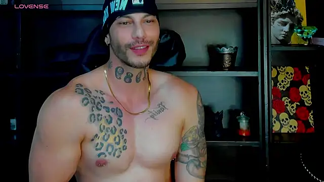 Snapshot of RickG_Oficial chatting on 11/18/25, 08:35 RickG Oficial online show from 11/18/25, 08:35