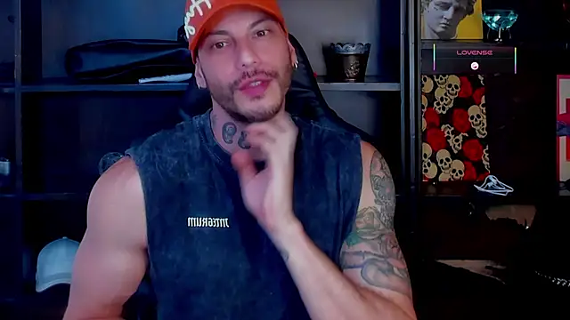 Snapshot of RickG_Oficial chatting on 12/20/25, 08:38 RickG Oficial online show from 12/20/25, 08:38