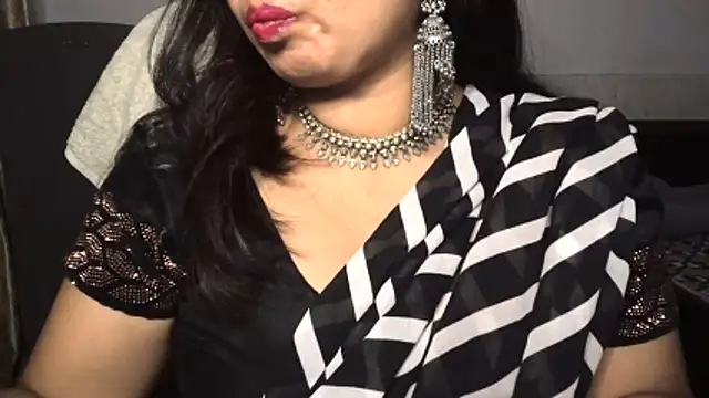 Snapshot of Gulaboo_bhabi chatting on 06/17/26, 05:36 Gulaboo bhabi online show from 06/17/26, 05:36