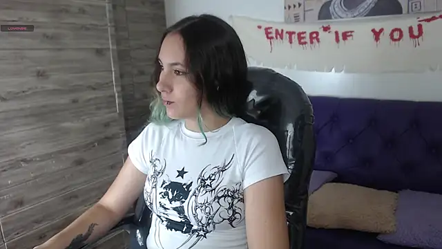 xlunna online show from 12/12/24, 02:33