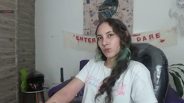 xlunna online show from 12/17/24, 03:28