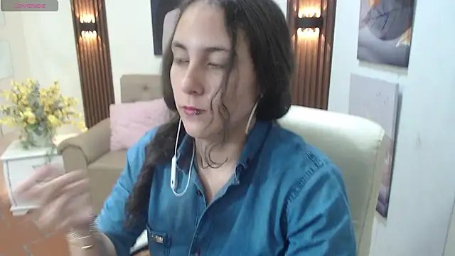 xlunna online show from 10/22/25, 08:19