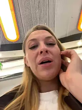 Snapshot of Sweet___Emily chatting on 12/19/25, 12:12 Sweet Emily online show from 12/19/25, 12:12