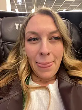 Snapshot of Sweet___Emily chatting on 01/18/26, 01:15 Sweet Emily online show from 01/18/26, 01:15