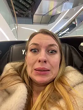 Snapshot of Sweet___Emily chatting on 02/05/26, 03:49 Sweet Emily online show from 02/05/26, 03:49