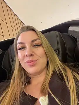 Snapshot of Sweet___Emily chatting on 03/30/26, 04:19 Sweet Emily online show from 03/30/26, 04:19