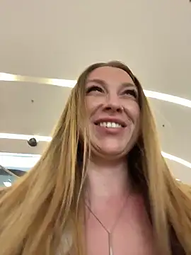 Snapshot of Sweet___Emily chatting on 04/27/26, 03:21 Sweet Emily online show from 04/27/26, 03:21