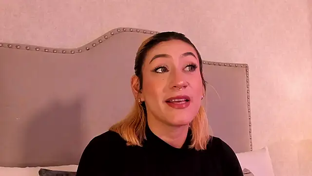 Emily robertss online show from 09/29/25, 03:11