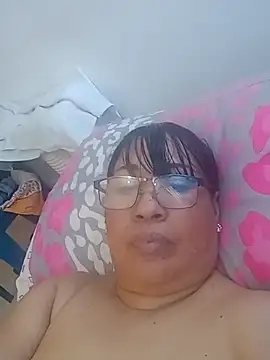 Snapshot of MilfPleasure chatting on 05/17/26, 07:32 MilfPleasure online show from 05/17/26, 07:32