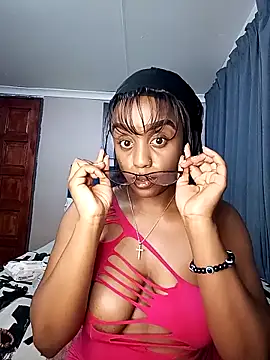 Queen-Chocolate online show from 10/09/25, 03:37