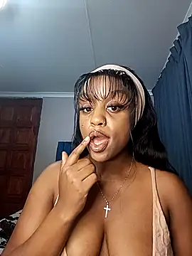 Queen-Chocolate online show from 10/26/25, 02:28