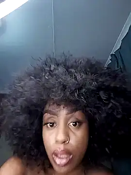 Snapshot of Queen-Chocolate chatting on 03/08/26, 02:04 Queen-Chocolate online show from 03/08/26, 02:04