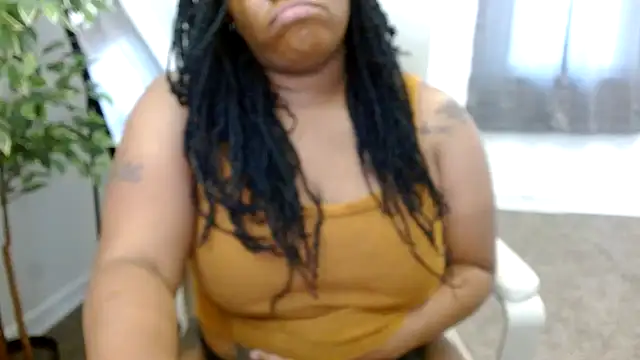 Snapshot of selena42 chatting on 03/14/25, 05:02 selena42 online show from 03/14/25, 05:02