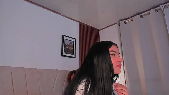 Snapshot of angeli_sexi chatting on 05/01/26, 12:37 angeli sexi online show from 05/01/26, 12:37