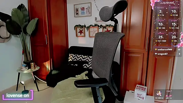 Snapshot of doris_cruz chatting on 10/15/25, 03:23 doris cruz online show from 10/15/25, 03:23