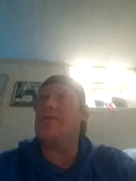 Snapshot of everyoneneeds chatting on 02/15/25, 08:00 everyoneneeds online show from 02/15/25, 08:00