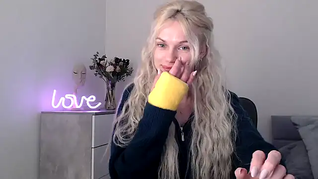 EmmaSweet1111 online show from 03/19/25, 11:25