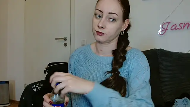 Snapshot of Jasmin-White chatting on 03/06/26, 02:02 Jasmin-White online show from 03/06/26, 02:02