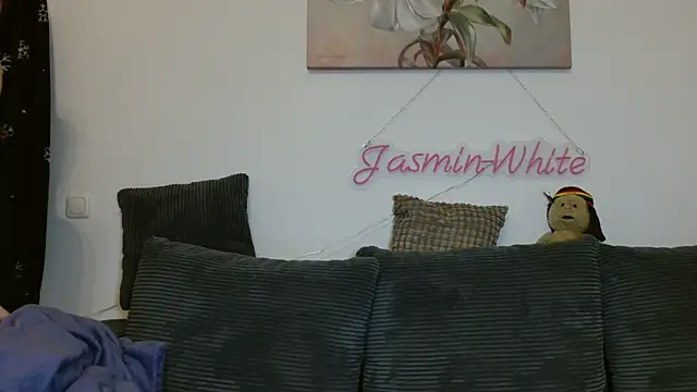 Snapshot of Jasmin-White chatting on 03/22/26, 12:14 Jasmin-White online show from 03/22/26, 12:14