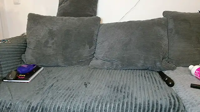 Snapshot of Jasmin-White chatting on 03/27/26, 09:36 Jasmin-White online show from 03/27/26, 09:36