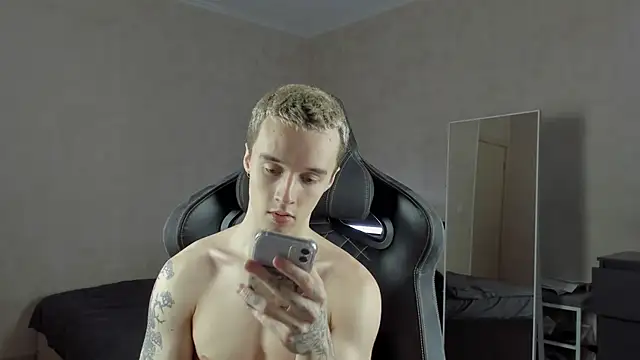 Snapshot of MasonWarholl chatting on 12/11/24, 12:34 MasonWarholl online show from 12/11/24, 12:34