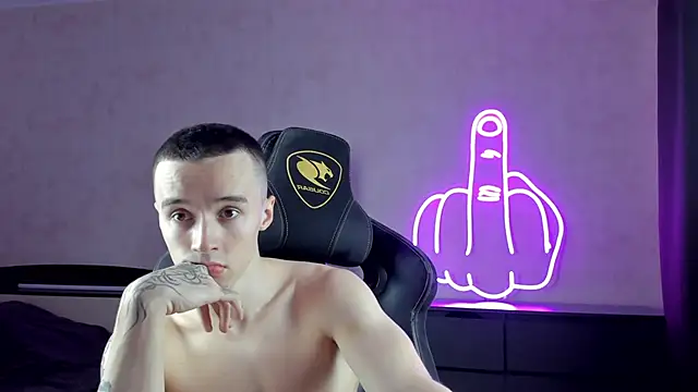 Snapshot of MasonWarholl chatting on 12/19/24, 06:01 MasonWarholl online show from 12/19/24, 06:01