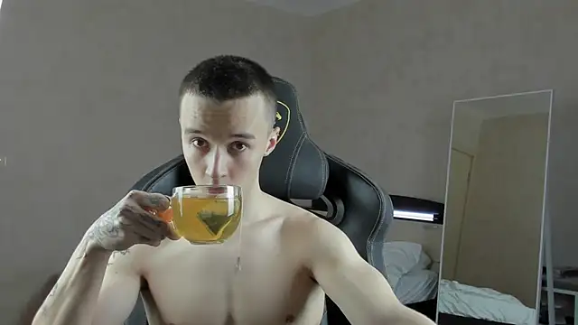 Snapshot of MasonWarholl chatting on 12/23/24, 10:33 MasonWarholl online show from 12/23/24, 10:33