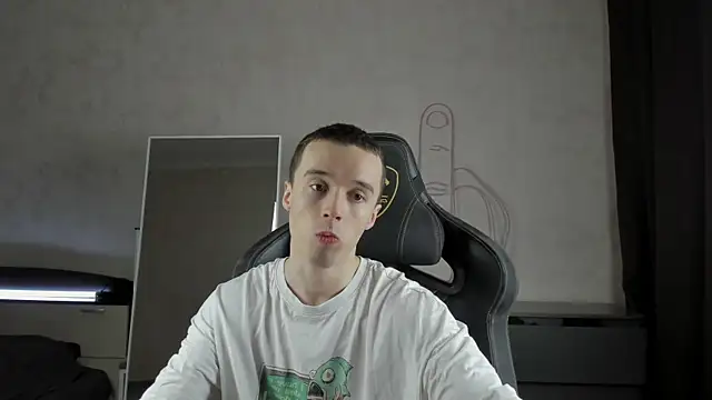 Snapshot of MasonWarholl chatting on 01/09/25, 02:40 MasonWarholl online show from 01/09/25, 02:40