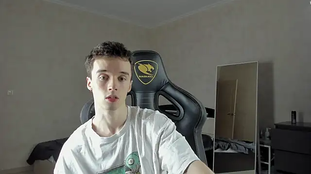 Snapshot of MasonWarholl chatting on 03/19/25, 06:12 MasonWarholl online show from 03/19/25, 06:12