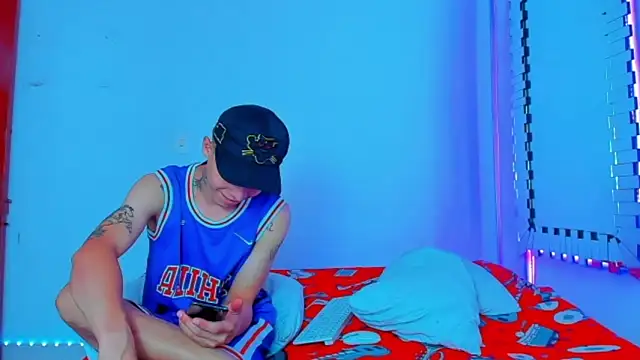 Snapshot of HOT_boy2025 chatting on 12/20/24, 04:57 HOT boy2025 online show from 12/20/24, 04:57