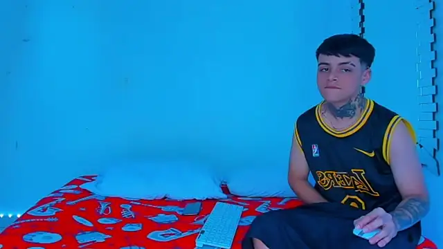 Snapshot of HOT_boy2025 chatting on 01/18/25, 07:04 HOT boy2025 online show from 01/18/25, 07:04