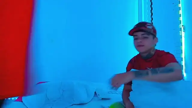 Snapshot of HOT_boy2025 chatting on 02/03/25, 12:47 HOT boy2025 online show from 02/03/25, 12:47