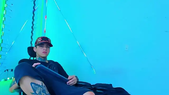 Snapshot of HOT_boy2025 chatting on 09/28/25, 03:50 HOT boy2025 online show from 09/28/25, 03:50