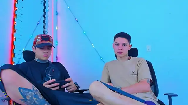 Snapshot of HOT_boy2025 chatting on 10/19/25, 01:17 HOT boy2025 online show from 10/19/25, 01:17