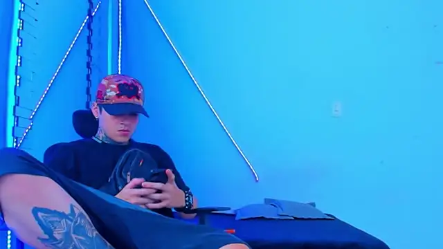 Snapshot of HOT_boy2025 chatting on 10/22/25, 01:39 HOT boy2025 online show from 10/22/25, 01:39