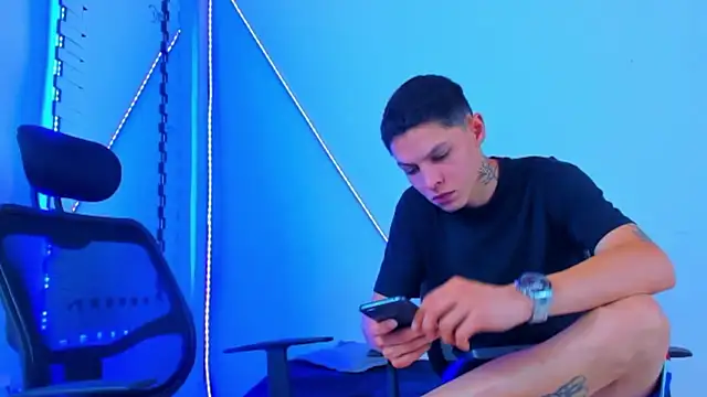 Snapshot of HOT_boy2025 chatting on 10/23/25, 03:06 HOT boy2025 online show from 10/23/25, 03:06