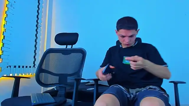 HOT boy2025 online show from 11/15/25, 02:42