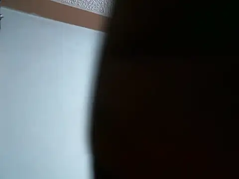 Snapshot of crowned_Afric chatting on 10/23/25, 04:56 crowned Afric online show from 10/23/25, 04:56