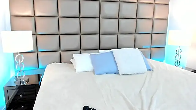 AnnyHizzle online show from 03/18/25, 12:27