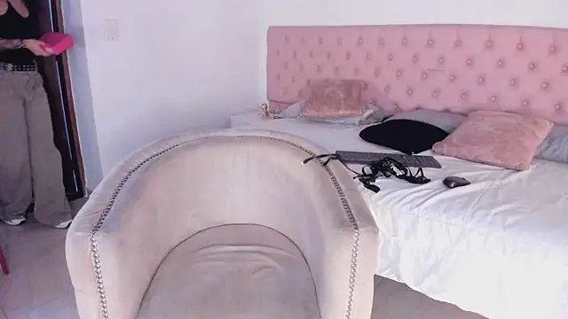 Dapnne  online show from 11/15/25, 11:29