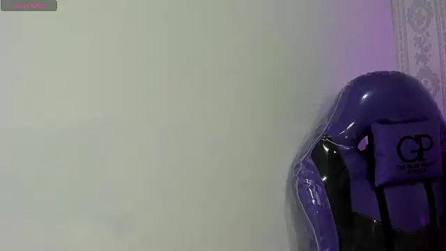 Snapshot of liaa_18 chatting on 10/15/25, 02:44 liaa 18 online show from 10/15/25, 02:44