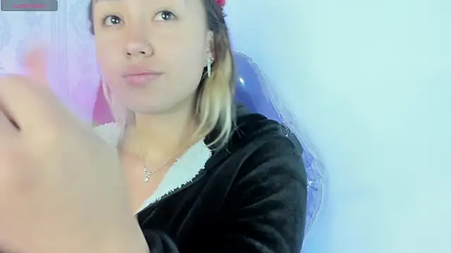 Snapshot of liaa_18 chatting on 10/17/25, 04:59 liaa 18 online show from 10/17/25, 04:59