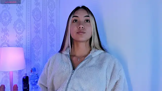 Snapshot of liaa_18 chatting on 10/24/25, 03:03 liaa 18 online show from 10/24/25, 03:03