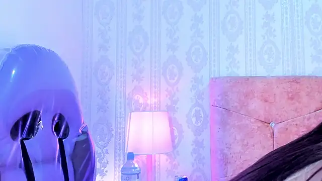 Snapshot of liaa_18 chatting on 02/25/26, 04:33 liaa 18 online show from 02/25/26, 04:33