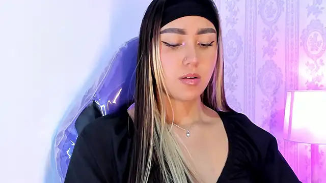 Snapshot of liaa_18 chatting on 02/28/26, 04:35 liaa 18 online show from 02/28/26, 04:35