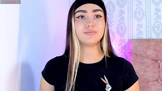 Snapshot of liaa_18 chatting on 03/13/26, 03:57 liaa 18 online show from 03/13/26, 03:57