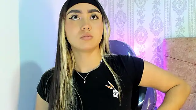 Snapshot of liaa_18 chatting on 03/18/26, 04:15 liaa 18 online show from 03/18/26, 04:15