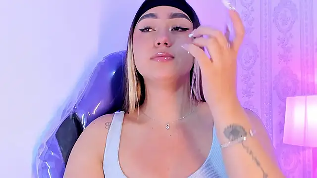 Snapshot of liaa_18 chatting on 04/11/26, 07:45 liaa 18 online show from 04/11/26, 07:45