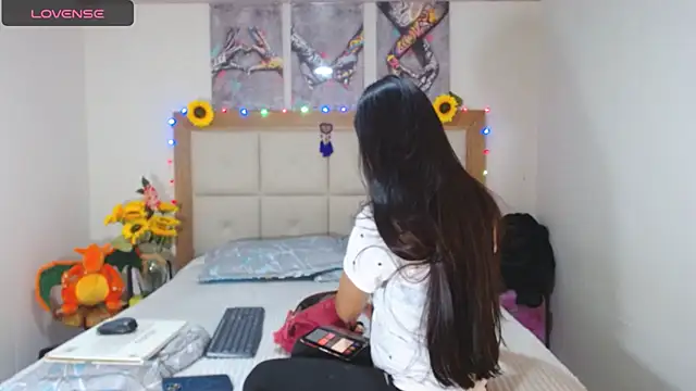 valentina hearts online show from 01/13/25, 01:23