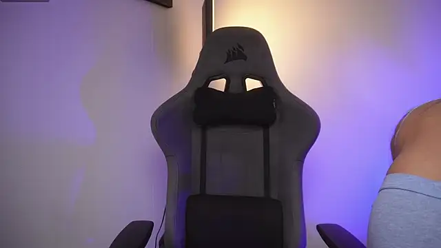 Snapshot of little-eli chatting on 10/25/25, 07:19 little-eli online show from 10/25/25, 07:19